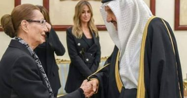 الأمير منصور بن متعب يقدم العزاء لسوزان مبارك