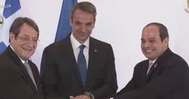الرئيس عبد الفتاح السيسى مع زعيمى قبرص واليونان