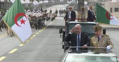 الرئيس الجزائري يشارك فى الاستعراض العسكرى