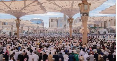 المصلون بالمسجد النبوى فى أول جمعة من رمضان