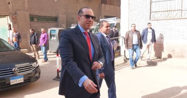 المستشار محمود فوزي لحظة دخول اللجنة الانتخابية